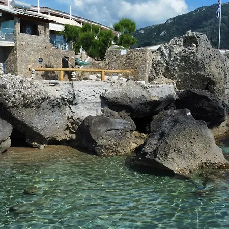 Black Rocks Luxury Seafront Holiday home