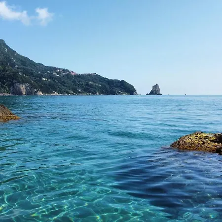 Black Rocks Luxury Seafront Holiday home *