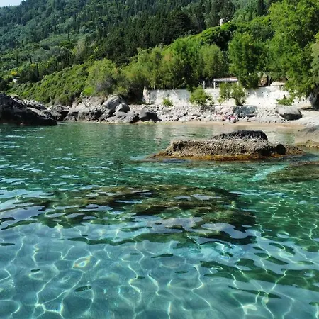 Black Rocks Luxury Seafront Holiday home *